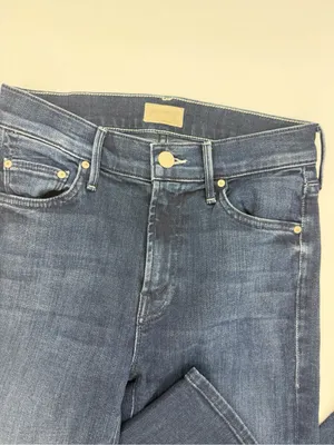 Mother Denim The Outsider Crop Flare Jeans: Two Strangers Ride On The Subway thumbnail 7