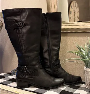Liz & Co Black Leather Knee-High Boots thumbnail 1