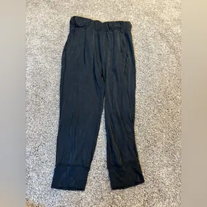 lululemon joggers thumbnail 2
