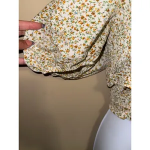 Altar'd State Ditsy Floral Smock Crop Off Shoulder Puff Sleeve Cream top L Boho‎ thumbnail 4