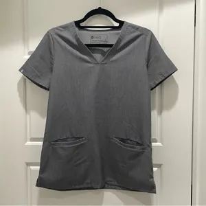 Figs Casma Three-Pocket Scrub Top™ in Graphite Grey XS thumbnail 4