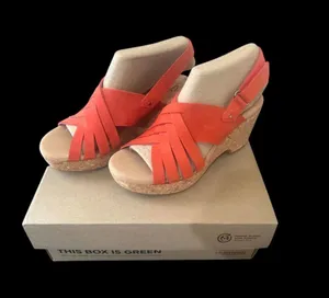 Clark’s Women’s Wedge Heels Size 6 thumbnail 1