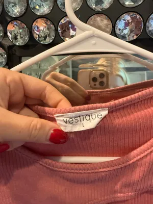 Vestique Cut-Out Tee thumbnail 2