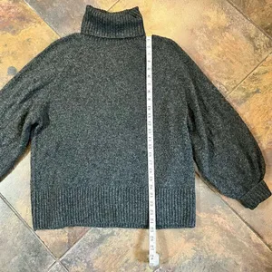 H&M Women’s Large Gray Turtleneck with Cuff Wrist thumbnail 3