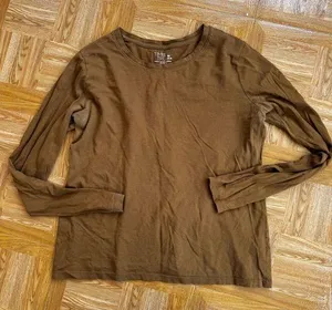 Basic brown long sleeve tee size medium women’s thumbnail 1