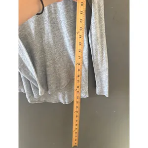 Abercrombie & Fitch Gray Long Sleeve Graphic‎ Tee Scoop Neck Curved Hem Small thumbnail 5