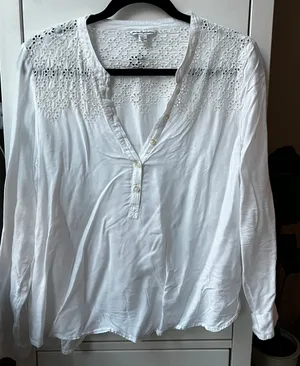 American Eagle Outfitters White Flowy Blouse thumbnail 1