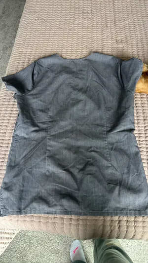 FIGS Scrub Top thumbnail 3