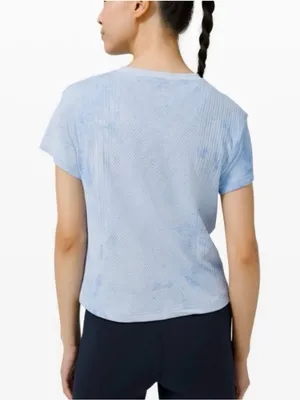 Lululemon White & Blue Tie Dye Train to Be Cropped Short Sleeve Top Size 8 VGUC thumbnail 8