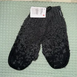NWT Lululemon Women's Ombre Knit Textured Mittens Black Graphite Grey Size M/L‎ thumbnail 1