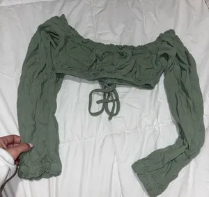 Adika green off the shoulder croptop thumbnail 4