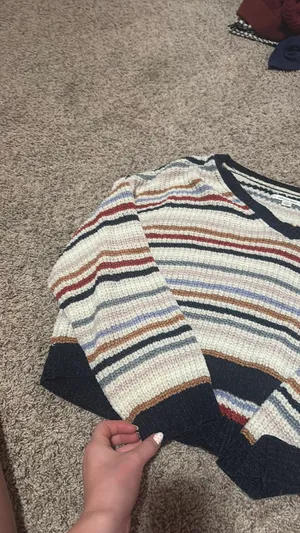 American Eagle Sweater Outfitters thumbnail 3
