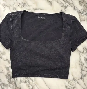 Aerie Black Cropped Workout Top thumbnail 1