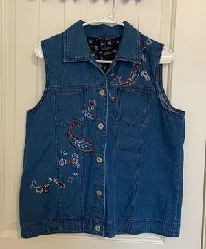 Vintage T‎ & Company women’s medium wash blue denim embroidered button up vest thumbnail 1