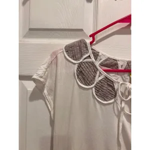 Anthropologie Deletta Womens Large White Scalloped Petal Collar‎ Tie Neck Tee L thumbnail 2