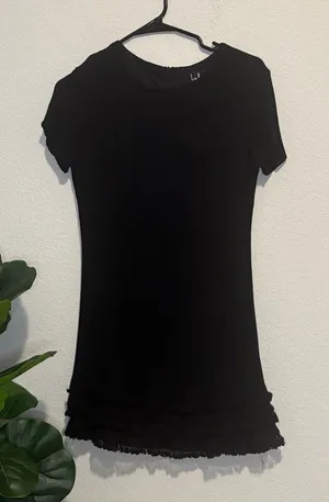 Lulu's Black Short Sleeve Mini Dress with Tiered lace tassel Hem XS thumbnail 1