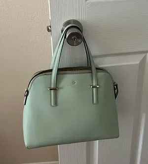 Kate Spade bag. In perfect condition. Only missing strap. thumbnail 2
