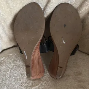 Jack Rogers Women’s Black Wedge Sandals Size 7.5 thumbnail 5
