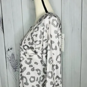 NWT Leo Rosi Womens Animal Print Pajama Sleepwear Set Sz S Gray Long Sleeve thumbnail 6