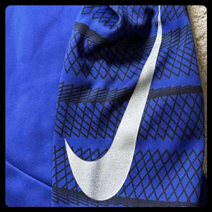 Nike Hoodie Womens Medium Blue Dri-Fit Graphic Pullover Activewear 800303-455 thumbnail 8