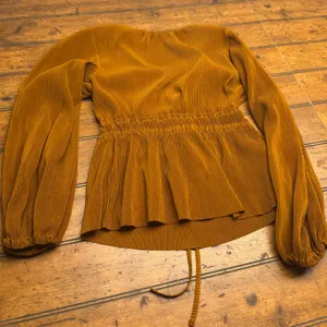 Abercrombie & Fitch Mustard Yellow Plisse Pleated Peplum‎ Top V-Neck Small thumbnail 4