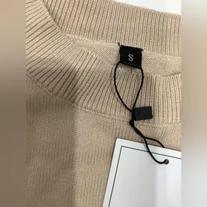 Soft comfy crewneck sweater 🌼🌼NWT Black thumbnail 3