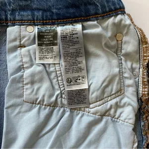 Levi's 501 Women's Distressed Cut-Off Shorts with Raw Hem Button Fly Size 33 NWT thumbnail 10
