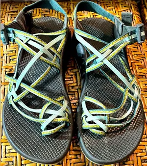 Chacos crisscross sandals green colors, women’s 9 thumbnail 1