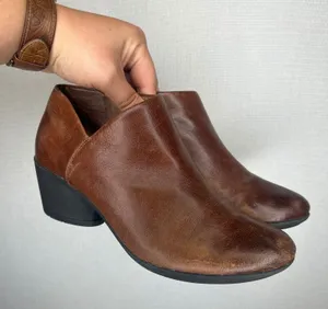 Dansko Brown Leather Ankle Booties Block Heel Side Zip Shooties Womens 38 thumbnail 1