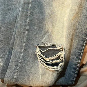 Aeropostale Ripped Skinny Jeans thumbnail 2