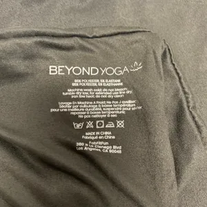 Beyond Yoga Pocket Infinity Scarf Black  NWT thumbnail 8