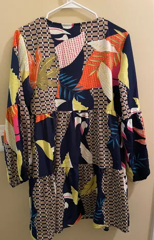 Boutique Vibrant Tiered Mini Dress Tropical Prints V Neck Flowy Medium thumbnail 3