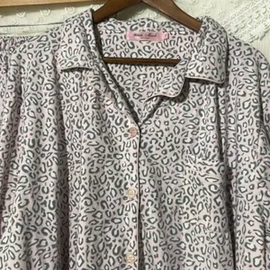 White Mark · 2pc Pajama Set Size 3X · Girlsoft Pink Gray Cheetah Print Plush thumbnail 3