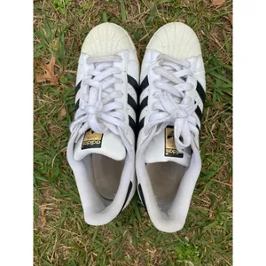 Adidas Superstar White Black Striped Sneakers‎ 9.5 Classic Streetwear Quiet Luxe thumbnail 3