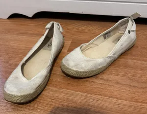 UGG Size 6 Off White Flats thumbnail 1