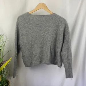 Quince 100% Cashmere Gray Cropped Crew Neck Sweater M thumbnail 4