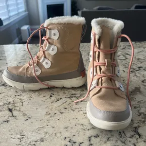 Sorel Tan and White Winter Boots thumbnail 13