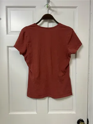 GUESS Rust Short-Sleeve Tee with Heart Motifs thumbnail 4