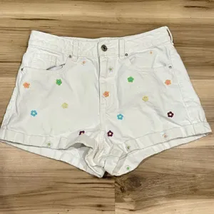PacSun Eco Flower Power Embroidered Mom Shorts Women’s 27 thumbnail 2