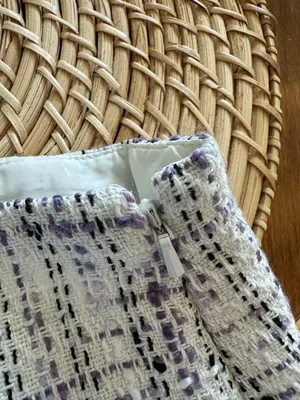 Aritzia Babaton Tweed Boucle Skirt Womens 2 White Black Lavendar thumbnail 4