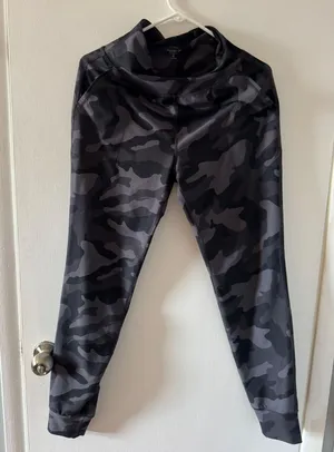 Old Navy Active Camo Joggers thumbnail 1