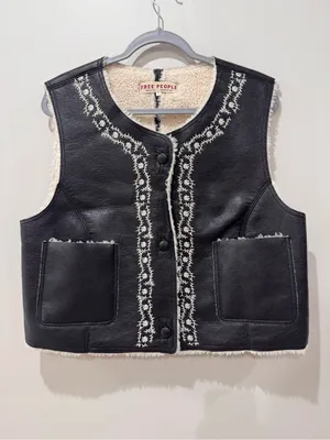 Free People‎ Sz Large Black Sherpa Travelers Reversible Leather Vest thumbnail 3