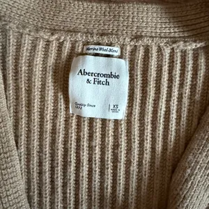 Abercrombie & Fitch Tan Ribbed V-Neck Sweater thumbnail 2