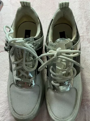 DKNY White and Silver Platform Lace-Up Sneakers b121 thumbnail 2