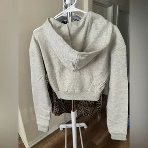 NWT WeWoreWhat Light Gray Zip-Up crop hoodie and Joggers Set XS thumbnail 7