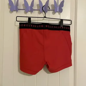 NWOT | Under Armour women’s heat gear pink compression‎ shorts — medium thumbnail 3