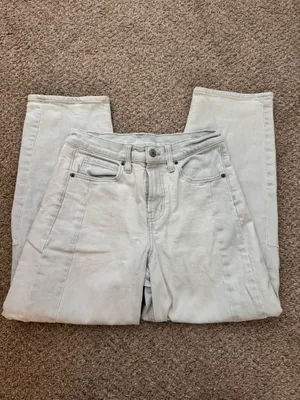 Old Navy High-Rise Barrel Leg Jean thumbnail 3