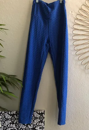 Cobalt electric royal deep blue butt scrunch 3D textured leggings with a high waist, 4-way stretch, and a contoured waistband. thumbnail 1