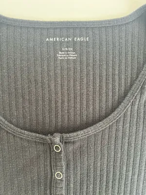 American Eagle black crop T-shirt thumbnail 2