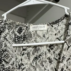Vestique Dress Snake Print thumbnail 3